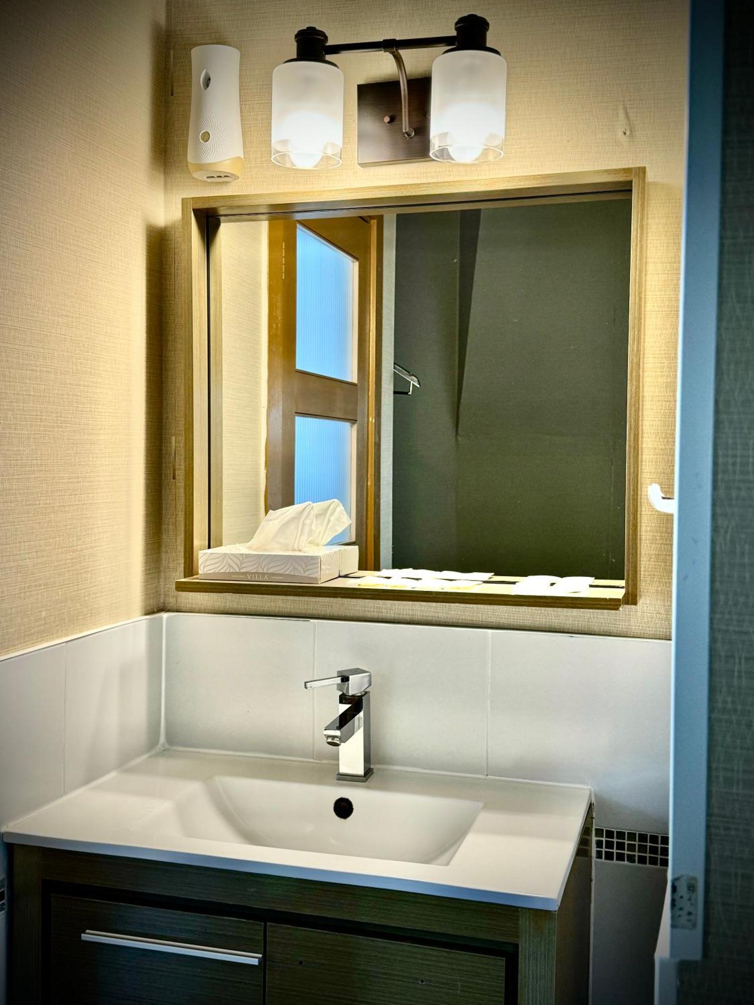 Royal Oak Inn Торонто Екстериор снимка